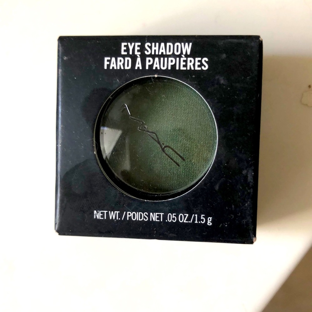 Brand new UNOPENED MAC eyeshadow.